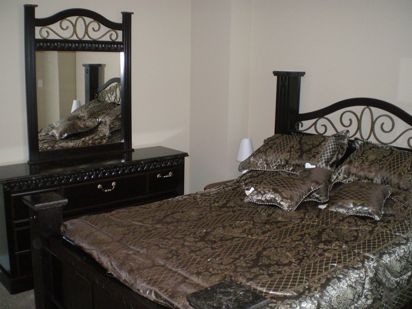 2 queen beds. Premium bedding. Picture